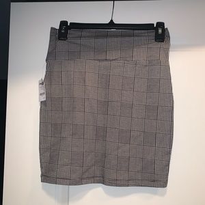 Brand *NEW* black & white, checkered, mini skirt